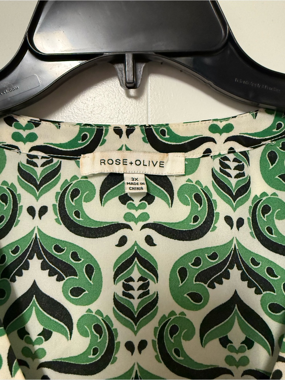 Rose Olive Green Printed V-Neck Women's Top - Picture 3 of 3
